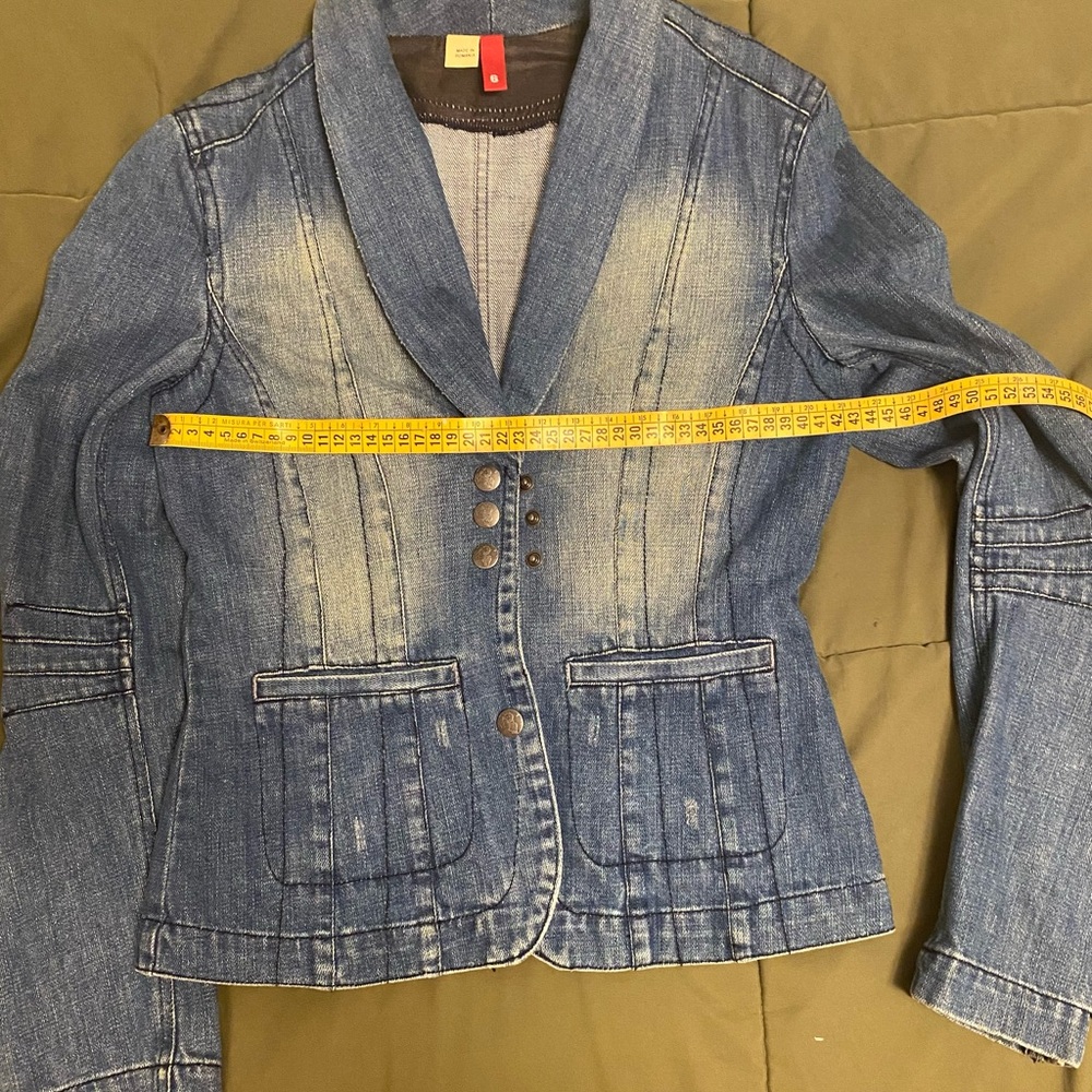 Distressed denim jacket - Picture 5 of 11